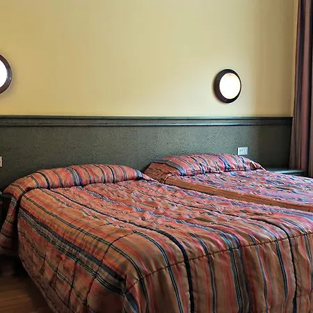 Otel Internazionale Torri Del Benaco